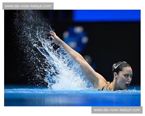 花样游泳新闻：水上诗篇，力量与优雅的最新篇章